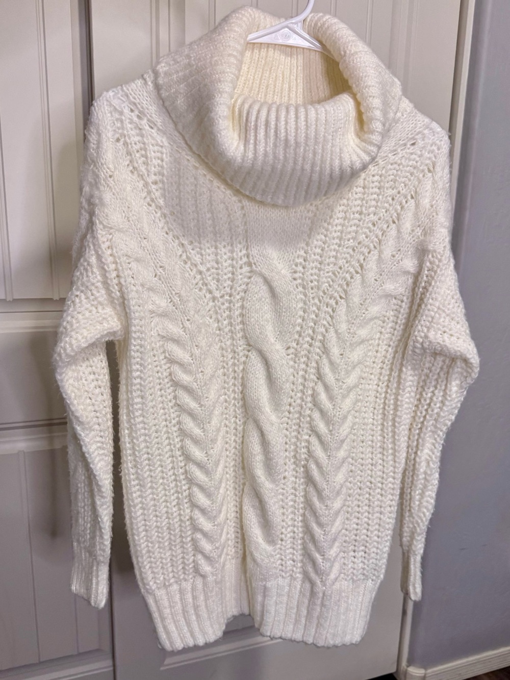 Cream Ivory Chunky Cable Knit Turtleneck Sweater Size S/M Cozy Oversized